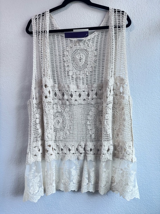D&Y Tops - D&Y Nordstrom Rack Brand Beige Crochet Openwork Vest. Size OS.